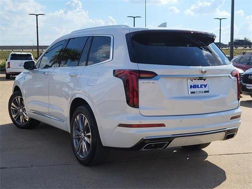 2022 Cadillac XT6 Premium Luxury FWD