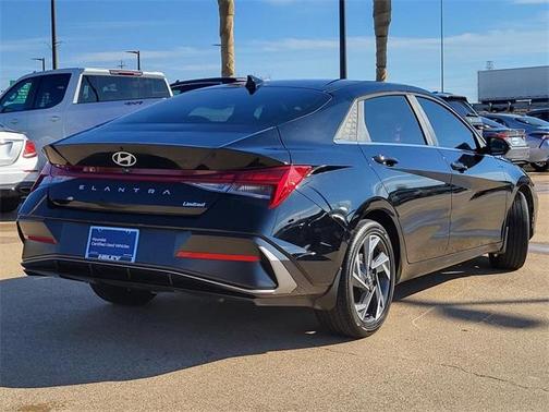 2025 Hyundai ELANTRA Limited
