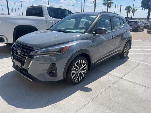 2021 Nissan Kicks SR