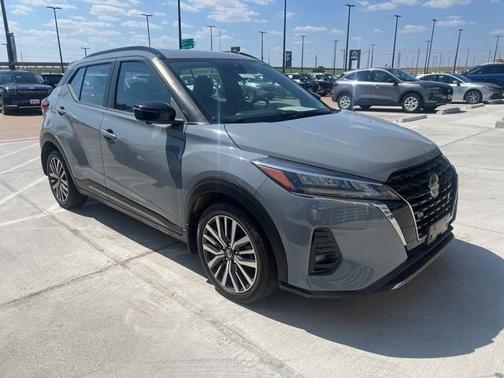 2021 Nissan Kicks SR