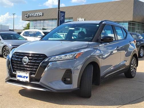 2021 Nissan Kicks SR