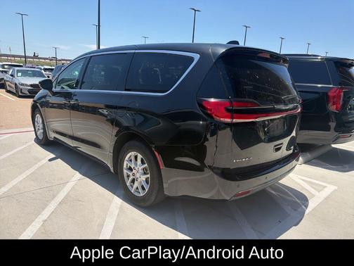 Brilliant Black Crystal Pearlcoat 2023 Chrysler Pacifica Touring-L