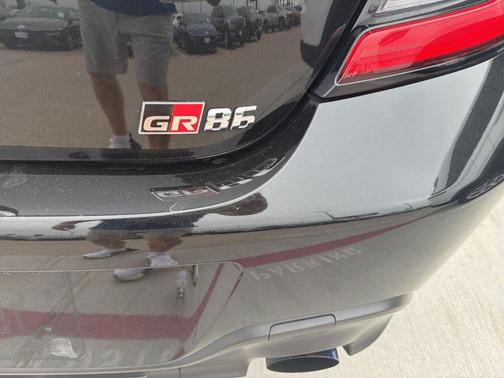 Raven Black 2023 Toyota GR86 Base