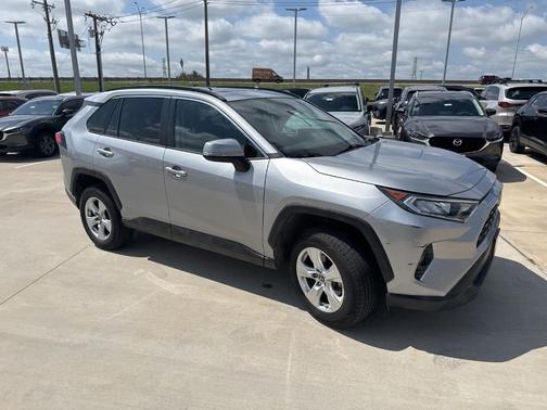 Silver Sky Metallic 2019 Toyota RAV4 XLE
