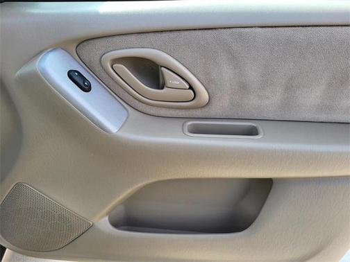 2004 Mazda Tribute LX V6