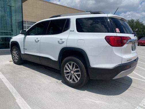 2017 GMC Acadia SLE-2