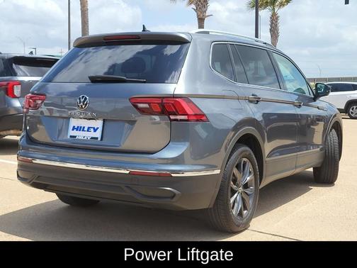 Platinum Gray Metallic 2022 Volkswagen Tiguan 2.0T SE