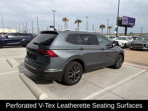 Platinum Gray Metallic 2022 Volkswagen Tiguan 2.0T SE