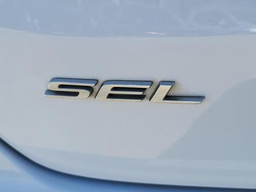 Oxford White 2021 Ford Edge SEL