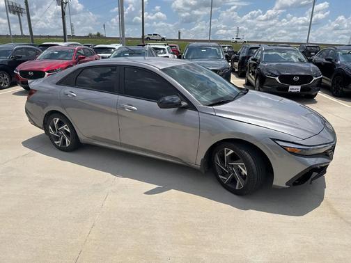 Metal 2025 Hyundai ELANTRA SEL Sport