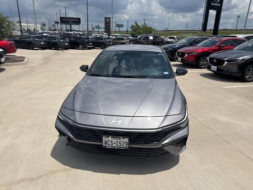 Metal 2025 Hyundai ELANTRA SEL Sport