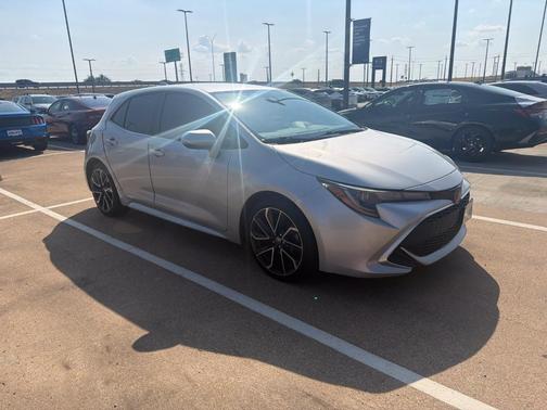 Classic Silver Metallic 2022 Toyota Corolla Hatchback XSE