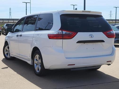 Super White 2020 Toyota Sienna L