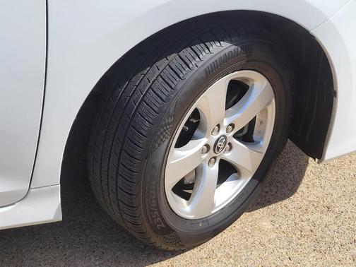 Super White 2020 Toyota Sienna L