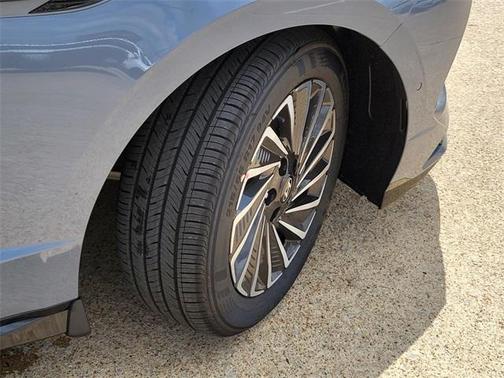 2025 Hyundai SONATA Hybrid Limited