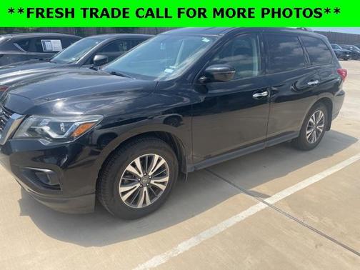 2017 Nissan Pathfinder SV