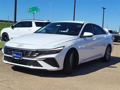 2025 Hyundai ELANTRA SE
