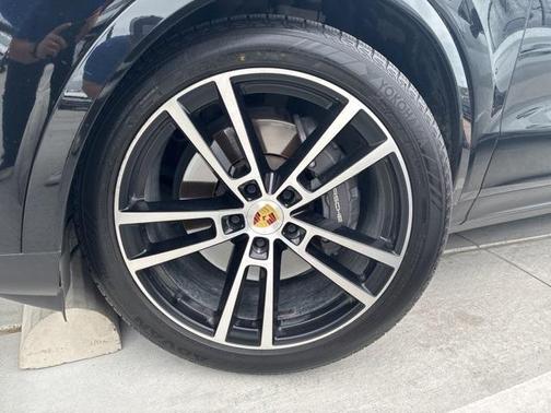 2024 Porsche Cayenne Base