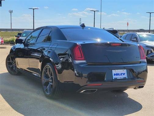 2023 Chrysler 300 Touring
