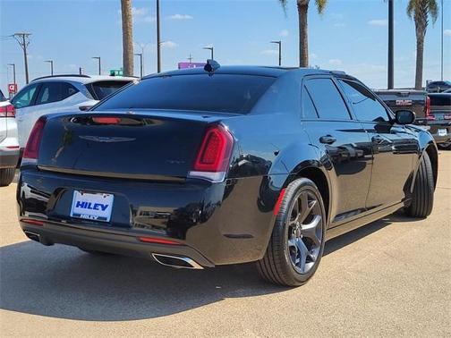 2023 Chrysler 300 Touring