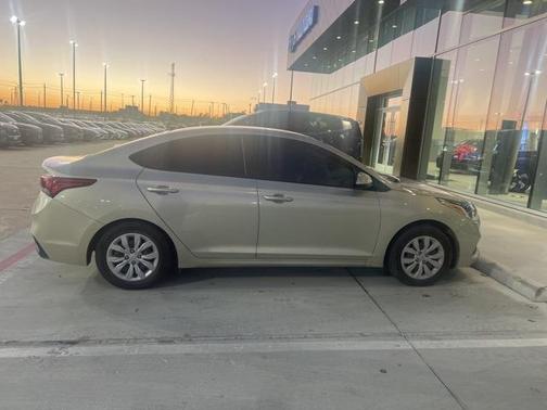 2020 Hyundai Accent SE