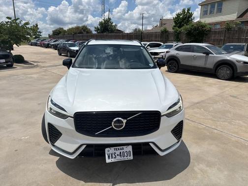 Crystal White 2024 Volvo XC60 B5 Core