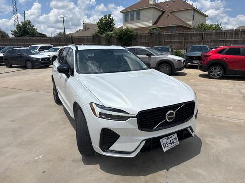 Crystal White 2024 Volvo XC60 B5 Core