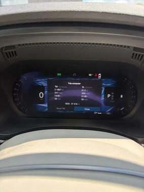Crystal White 2024 Volvo XC60 B5 Core