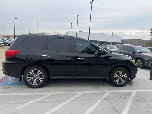 2020 Nissan Pathfinder S