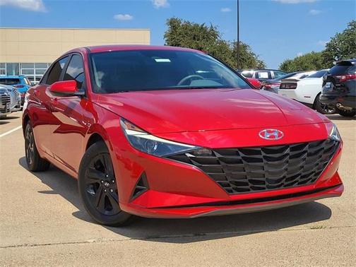 2022 Hyundai ELANTRA SEL