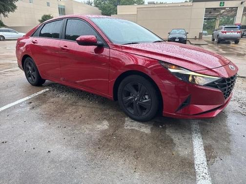2022 Hyundai ELANTRA SEL