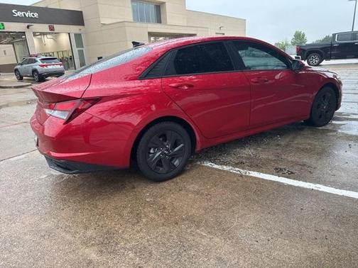 2022 Hyundai ELANTRA SEL