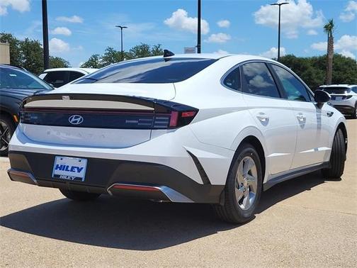 2025 Hyundai SONATA SE