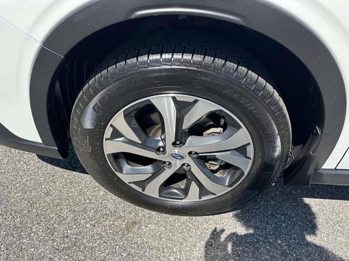 Crystal White Pearl 2022 Subaru Outback Touring