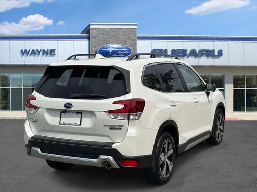 Crystal White Pearl 2021 Subaru Forester Touring