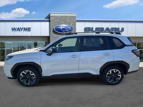 Crystal White Pearl 2025 Subaru Forester Premium