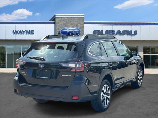 Crystal Black Silica 2025 Subaru Outback Base