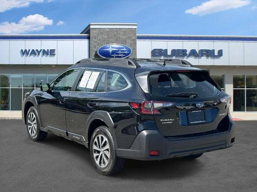 Crystal Black Silica 2025 Subaru Outback Base