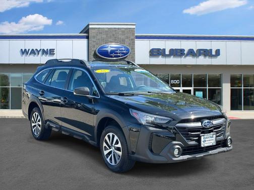 Crystal Black Silica 2025 Subaru Outback Base