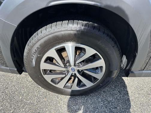 Crystal Black Silica 2025 Subaru Outback Base
