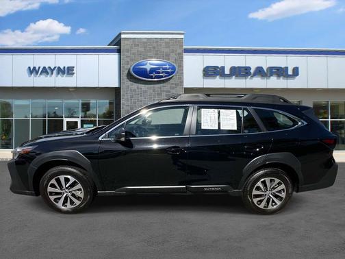 Crystal Black Silica 2025 Subaru Outback Base