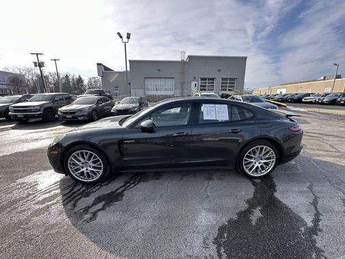 2018 Porsche Panamera 4