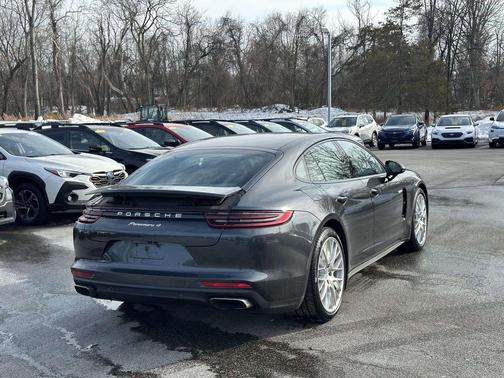2018 Porsche Panamera 4