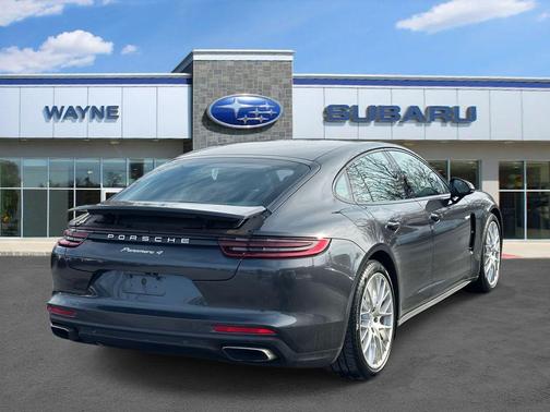 2018 Porsche Panamera 4