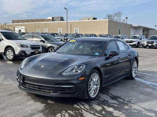 2018 Porsche Panamera 4