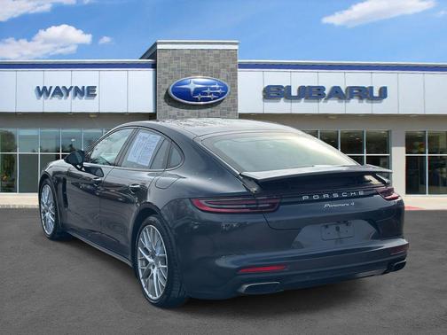 2018 Porsche Panamera 4