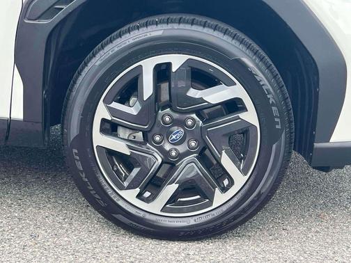 Crystal White Pearl 2025 Subaru Forester Limited