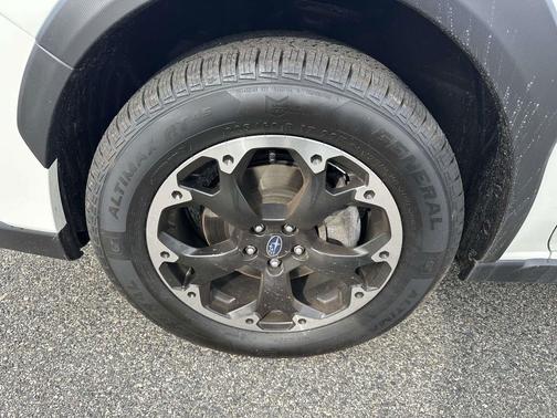 Crystal White Pearl 2023 Subaru Crosstrek