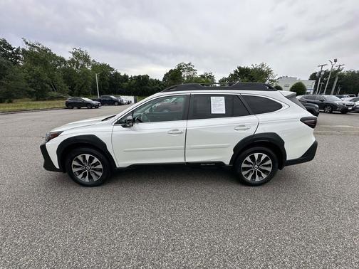 Crystal White Pearl 2023 Subaru Outback Limited