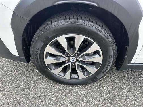 Crystal White Pearl 2023 Subaru Outback Limited